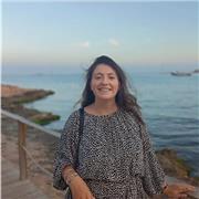 Profesora titulada en Magisterio Infantil con mención en Pedagogía Terapéutica (PT) y Música en la Universidad Pública de Navarra